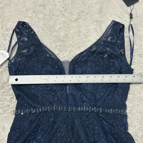 Elegant‎ Navy Blue Evening Gown - Picture 12 of 15